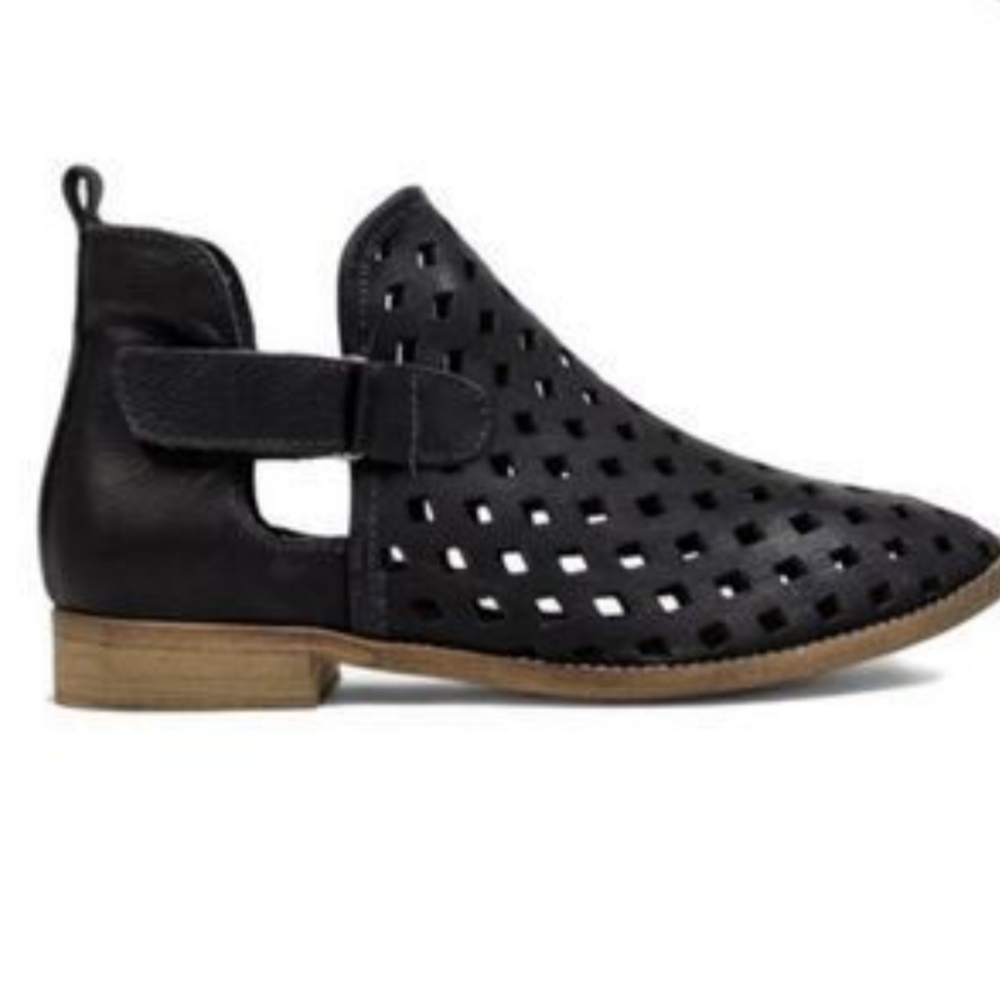 Musse & Cloud Calia Leather Perforated Booties